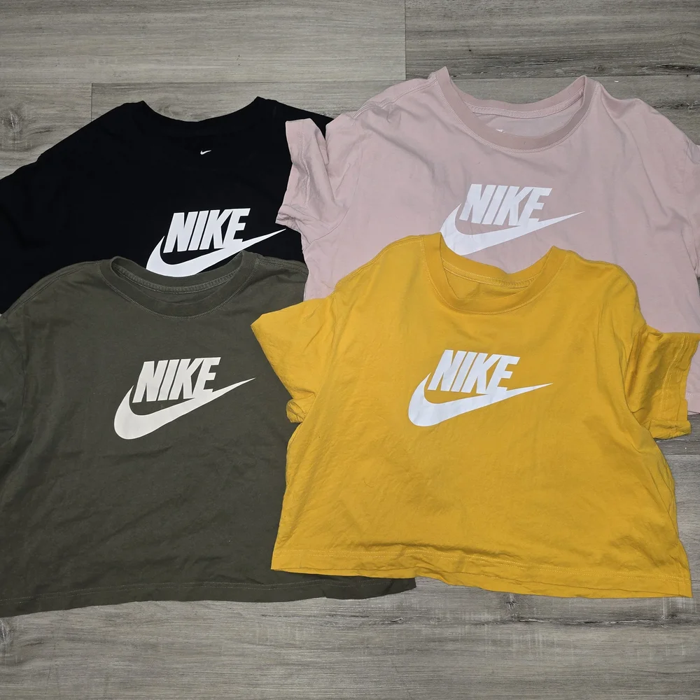Lot Of 4 Nike Womens Loose Fit Crop T-Shirts Sz L - Picture 1 of 5